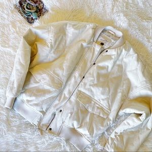 ❌SOLD❌ Universal Thread Quilted Bomber